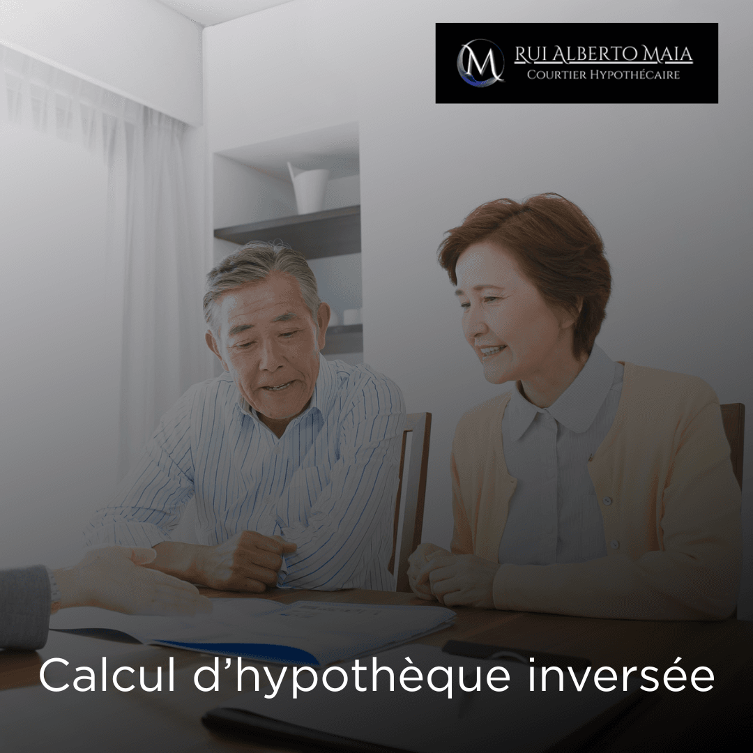 Couple de propriétaires discutant d’un calcul d’hypothèque inversée avec un conseiller hypothécaire.